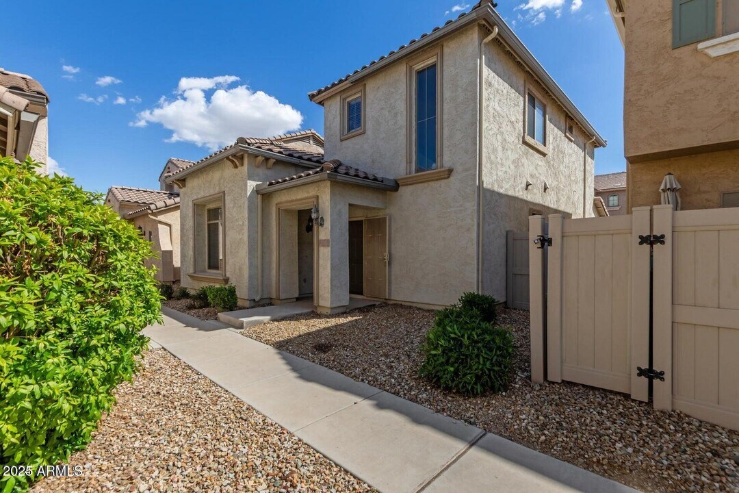 2343 N 83rd Ave in Phoenix, AZ - Building Photo