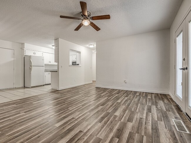 401 Oak Creek Dr in Yukon, OK - Building Photo - Building Photo