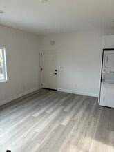 14420 Kingsdale Ave in Lawndale, CA - Foto de edificio - Building Photo