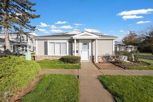 1449 Quaker Ln in Prospect Heights, IL - Building Photo