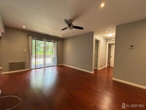 219 Sierra Ct in Woodbridge, NJ - Building Photo - Building Photo