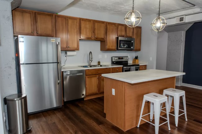 property at 401 W Shoreline Dr