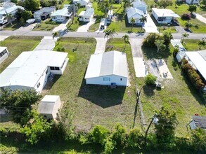 16091 Siesta Dr in Ft. Myers, FL - Building Photo - Building Photo