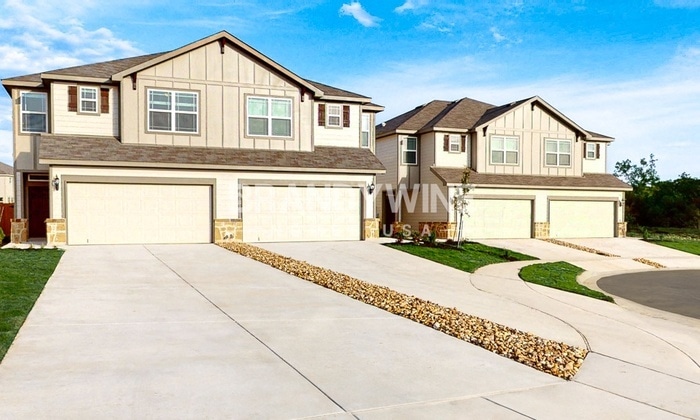 8810 Adolph Scheel Wy in Converse, TX - Building Photo