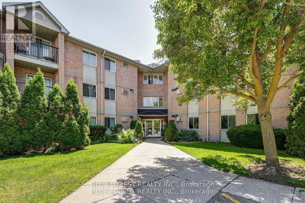 2228 Trafalgar St in London, ON - Building Photo