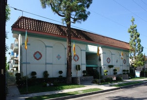 Canoga Plaza Apartments in Canoga Park, CA - Building Photo