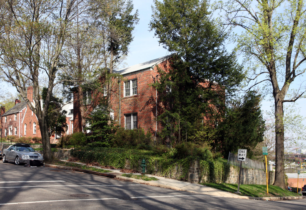 3250 T St SE in Washington, DC - Foto de edificio