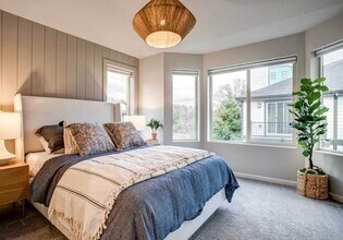 8879 SW Elena Ln in Tigard, OR - Foto de edificio - Building Photo