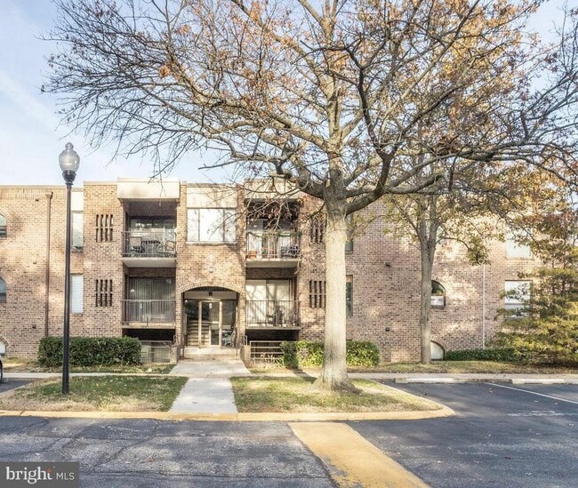 property at 9 Silverwood Cir