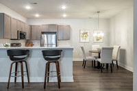 Barrington Square Luxury Apartments in Auburn Hills, MI - Building Photo - Interior Photo