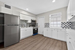 11441 SW 2nd St in Miami, FL - Building Photo