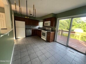9 William Paca Ct in Glenmont, NY - Building Photo - Building Photo