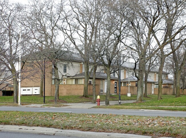 Town Square Co-Op Apartments in Detroit, MI - Foto de edificio - Building Photo