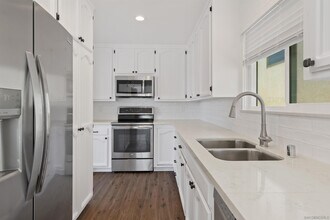 559 4th St in Encinitas, CA - Building Photo - Building Photo