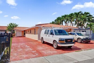 3074 SW 17th St in Miami, FL - Building Photo - Building Photo