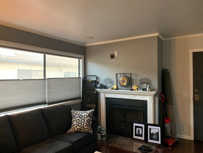 112 N Avenue 66, Unit 17 in Los Angeles, CA - Foto de edificio - Building Photo