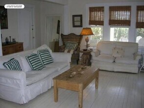 101 Pantigo Rd in East Hampton, NY - Foto de edificio - Building Photo