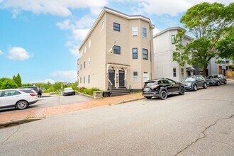 20 Sheridan St, Unit 2 in Portland, ME - Building Photo - Building Photo
