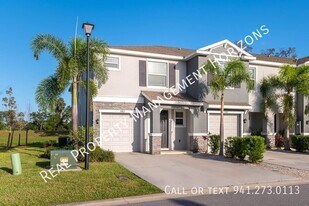 2483 Midnight Pearl Dr in Sarasota, FL - Building Photo