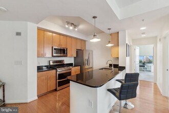 1001 L St NW in Washington, DC - Building Photo - Building Photo
