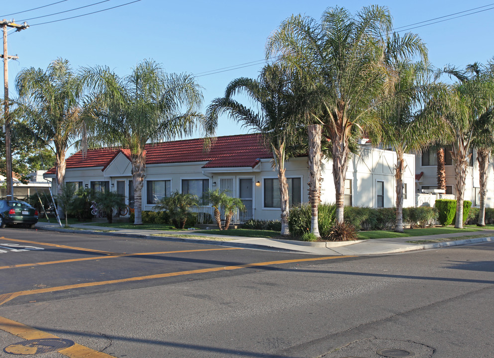 Carlton Court in Tracy, CA - Building Photo