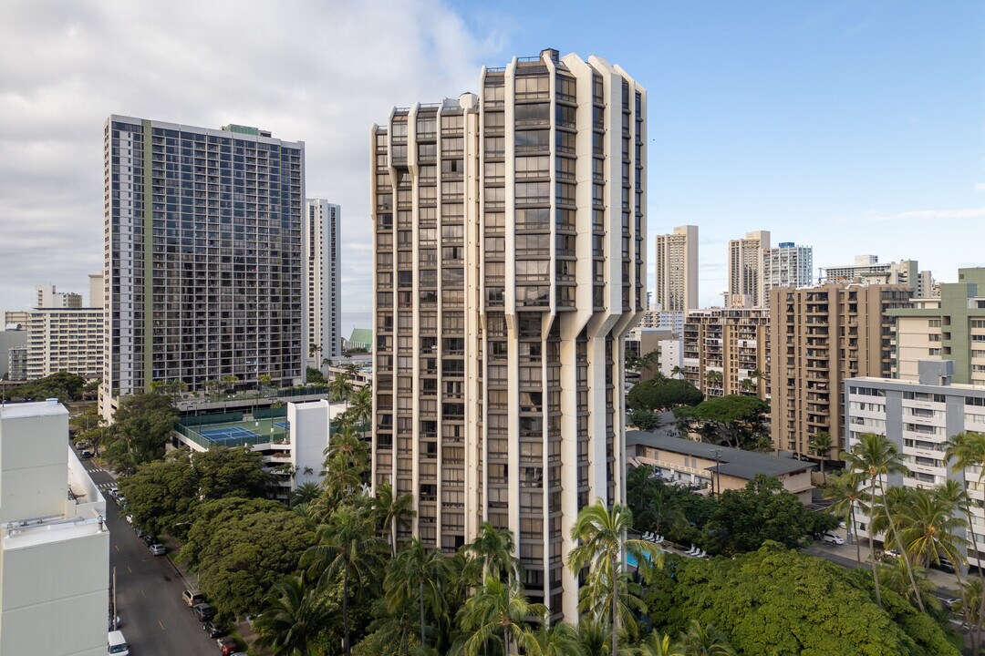 Liliuokalani Gardens in Honolulu, HI - Building Photo