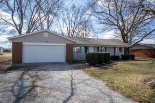 509 College Corner Rd in Centerville, IN - Building Photo