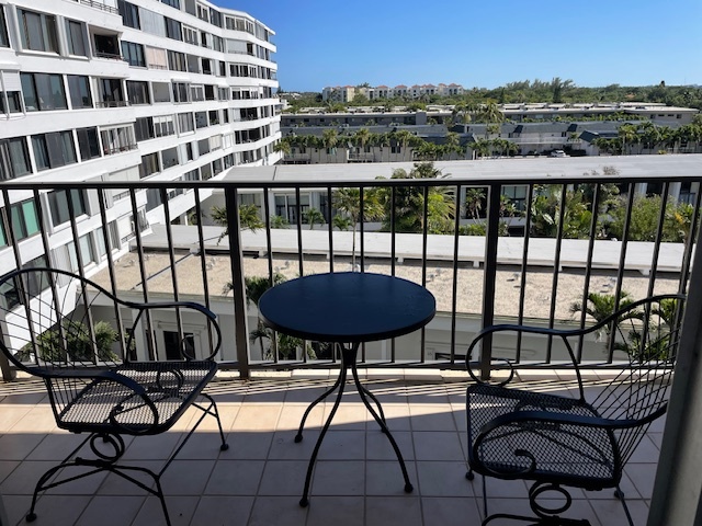 3581 S Ocean Blvd, Unit Campanella in South Palm Beach, FL - Building Photo