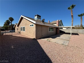 7010 Mountain Moss Dr in Las Vegas, NV - Building Photo - Building Photo