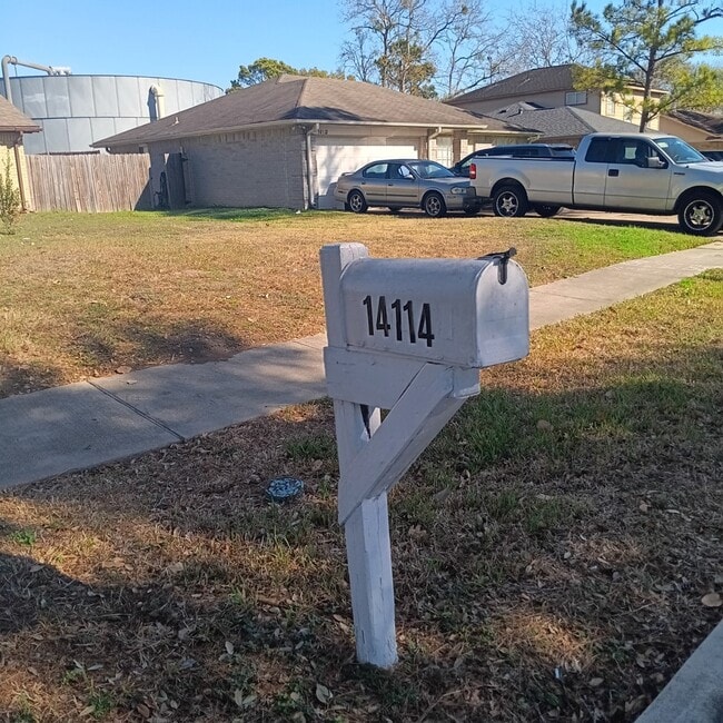 14114 Old Village Ln in Sugar Land, TX - Building Photo - Building Photo