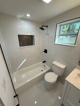 1282 NW 35th St in Miami, FL - Building Photo - Building Photo