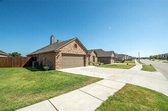 325 Paloma St in Weatherford, TX - Building Photo - Building Photo