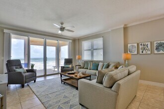 711 S Atlantic Ave in New Smyrna Beach, FL - Foto de edificio - Building Photo