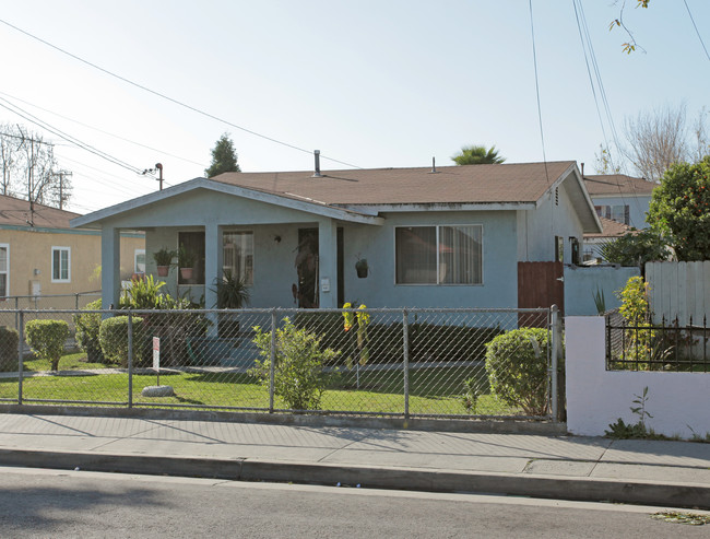 4940 Elizabeth St in Bell, CA - Building Photo - Building Photo