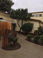 2166-2170 Thomas Ave in San Diego, CA - Building Photo - Building Photo