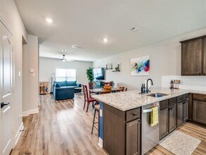 200 Ridgeland Oak Dr in Fort Worth, TX - Building Photo - Building Photo
