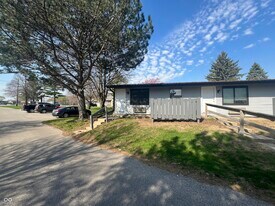 2000 Indianapolis Rd in Crawfordsville, IN - Building Photo