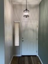 2082 Charlie Chambers Dr in Hanford, CA - Foto de edificio - Building Photo