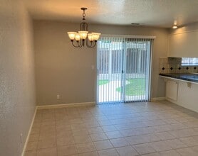 1113 Wildflower Dr in Modesto, CA - Building Photo - Building Photo