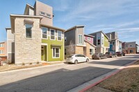 2012 Cleese Dr in Austin, TX - Foto de edificio - Building Photo