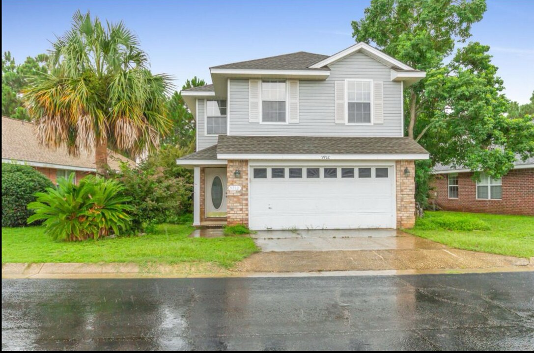 9712 Seafarer's Way in Navarre, FL - Building Photo