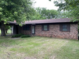 1408 H St in Barling, AR - Building Photo