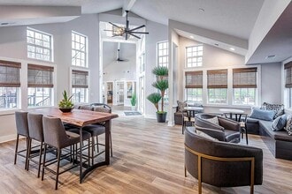 The Retreat at Stillmeadow in Cincinnati, OH - Building Photo - Building Photo