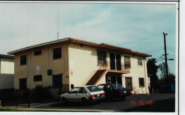 720 W Hall Ave in Anaheim, CA - Foto de edificio