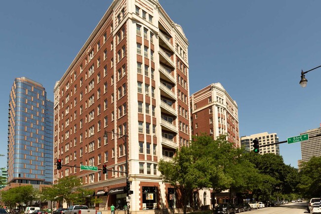 East Park Tower in Chicago, IL - Foto de edificio - Building Photo