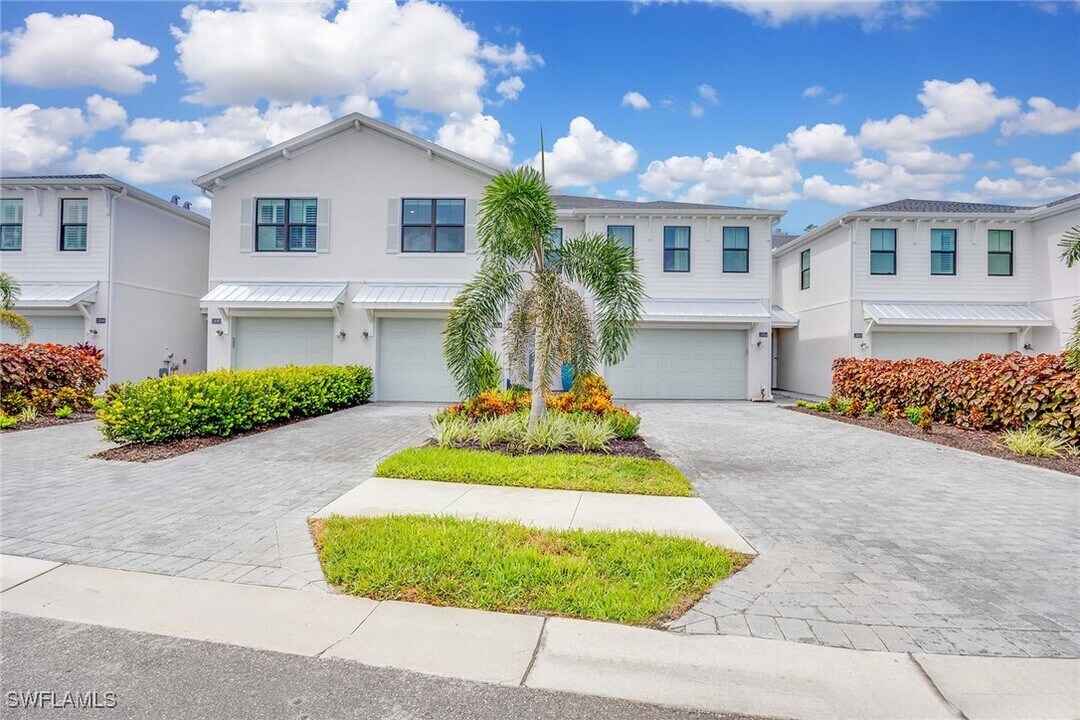 13058 Pembroke Dr in Naples, FL - Building Photo