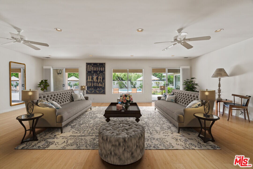 4315 Clybourn Ave in Los Angeles, CA - Building Photo