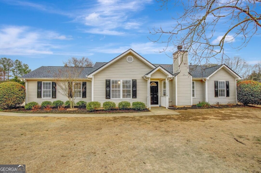 25 Laura Way in Senoia, GA - Building Photo