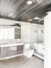 700 E Ocean Blvd in Long Beach, CA - Foto de edificio - Building Photo