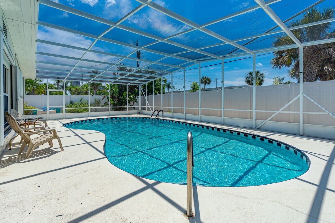 94 Ivanhoe Dr in Ormond Beach, FL - Building Photo